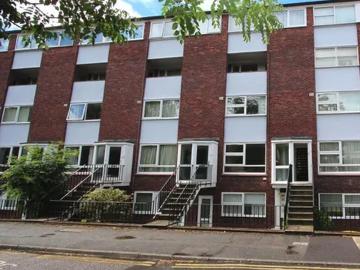 The Crescent, London, KT6 4BS, United Kingdom | 4 bed apartment for rent #19163860 | Rentberry