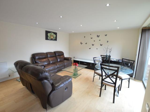 The Crescent, Maidenhead, Berkshire SL6, 2 bed flat to rent, £1,650 pcm | PrimeLocation