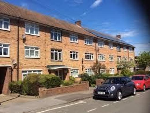 The Crescent, Maidenhead SL6, 3 bed flat to rent, £1,600 pcm | PrimeLocation