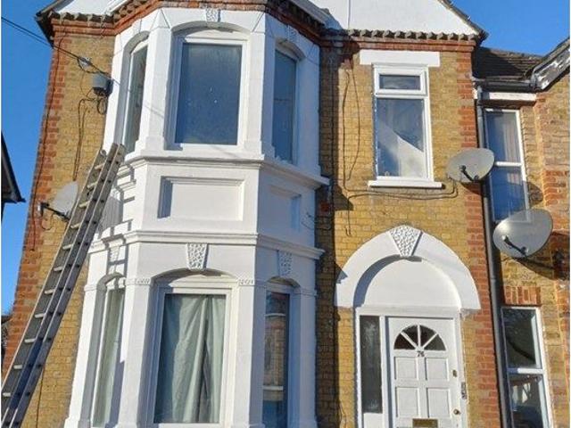 The Crescent, Slough SL1, 3 bed flat to rent, £1,700 pcm | PrimeLocation