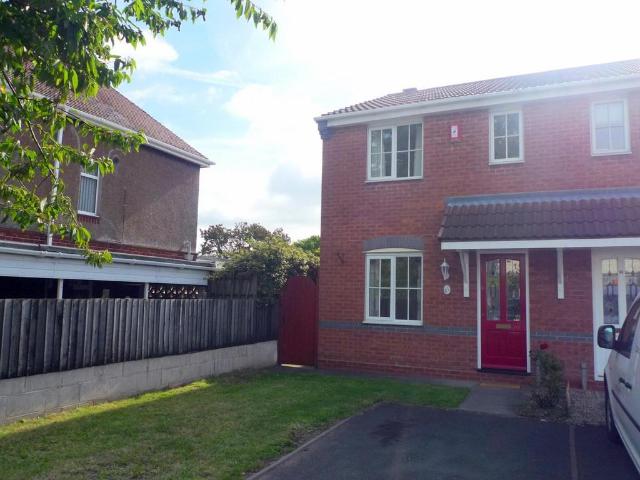 The Crescent, Stafford ST16 3 bed semi detached house to rent £1,050 pcm £242 pw