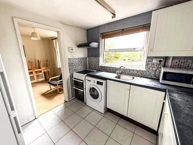 The Crescent, Surrey TW20 1 bed house to rent £650 pcm £150 pw