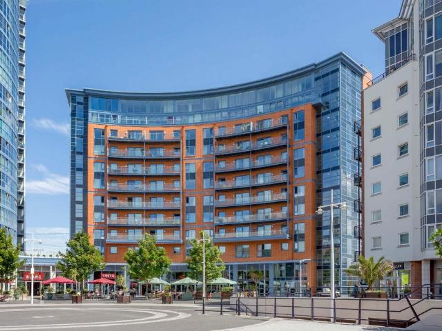 The Crescent, Portsmouth PO1 2 bed apartment to rent £1,850 pcm £427 pw