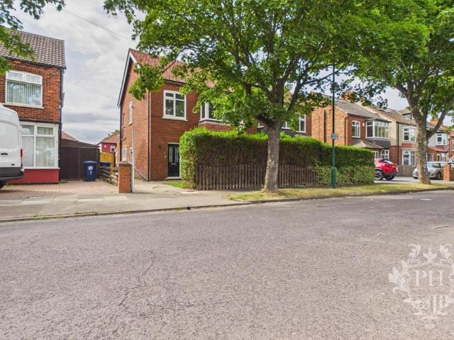 The Crescent, Redcar 3 bed semi detached house to rent £1,100 pcm £254 pw