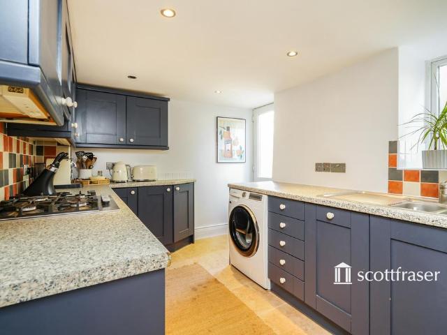 The Crofts, OX28 3 bed terraced house to rent £1,500 pcm £346 pw