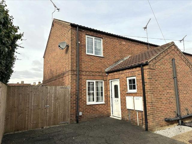 The Crofts, Scunthorpe DN16, 2 bed town house to rent, £740 pcm | PrimeLocation