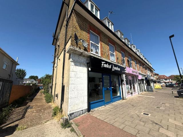 The Crossways, Hounslow TW5, 2 bed flat to rent, £1,450 pcm | PrimeLocation