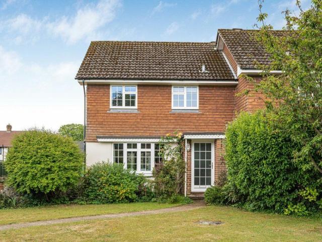 The Crossroads, Effingham 3 bed terraced house to rent £2,300 pcm £531 pw