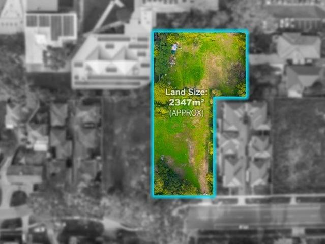 THE CROWN JEWEL OF THE GOLDEN MILE 2,322m² OF PURE POTENTIAL!