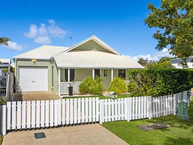 The Cutest Cottage on Kawana Island