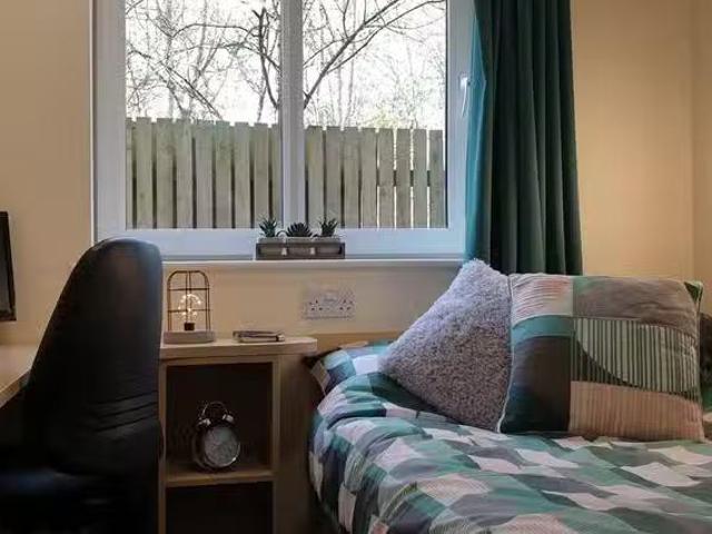 The Cube 5/6 Bed Standard Ensuite