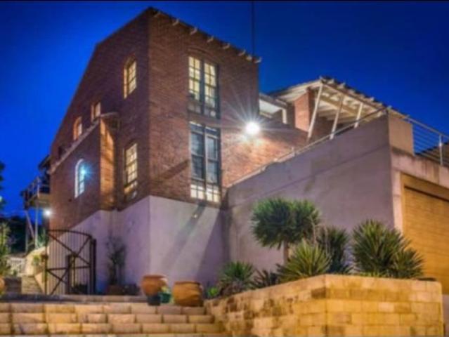 The Ancient Mariner Stunning Oceanfront Property