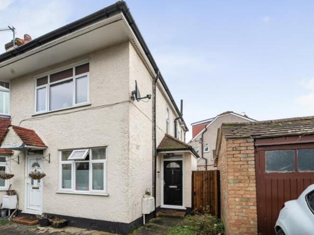 The Alders, West Wickham BR4, 2 bed maisonette to rent, £2,000 pcm | PrimeLocation
