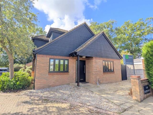 The Almonds, St Albans AL1, 4 bed detached house to rent, £3,450 pcm | PrimeLocation