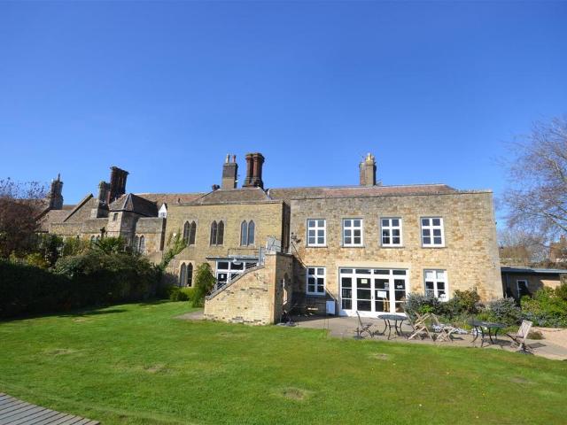 The Almonry, Ely CB7 2 bed flat to rent £1,200 pcm £277 pw