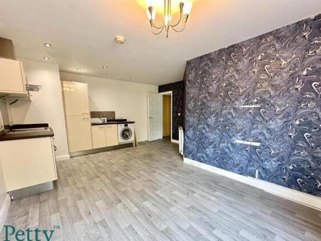 The Arches, Knotts Lane, 2 Bedroom Flat