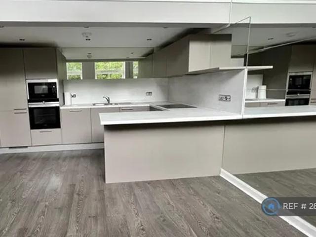 The Atrium, 27 Broomhill Avenue, Thornwood, Glasgow, G11 7BF, United Kingdom | 2 bed apartment for rent #168057785 | Rentberry