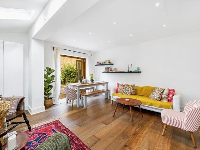 The Avenue, Bedford Park W4, 2 bed flat to rent, £2,800 pcm | PrimeLocation