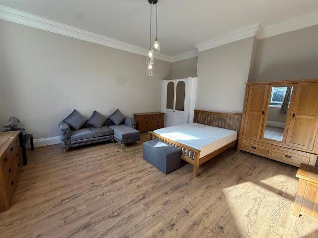 The Avenue, Bishop Lane, Hull Studio to rent £600 pcm £138 pw