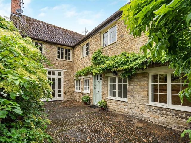 The Avenue, Bletsoe, Bedford. 4 bed cottage to rent £3,250 pcm £750 pw