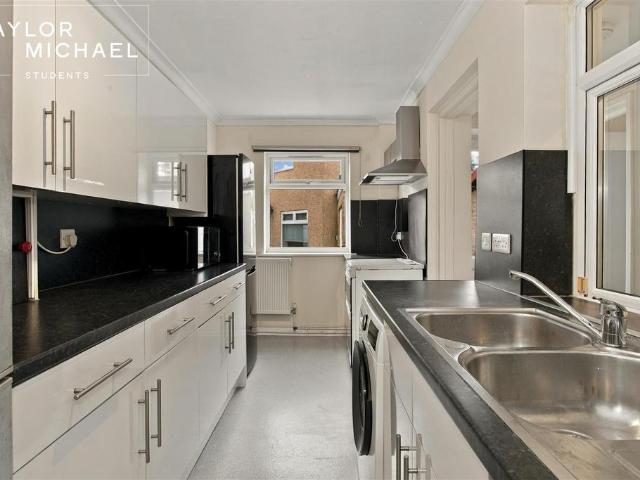 The Avenue, Brighton 6 bed semi detached house to rent £4,030 pcm £930 pw