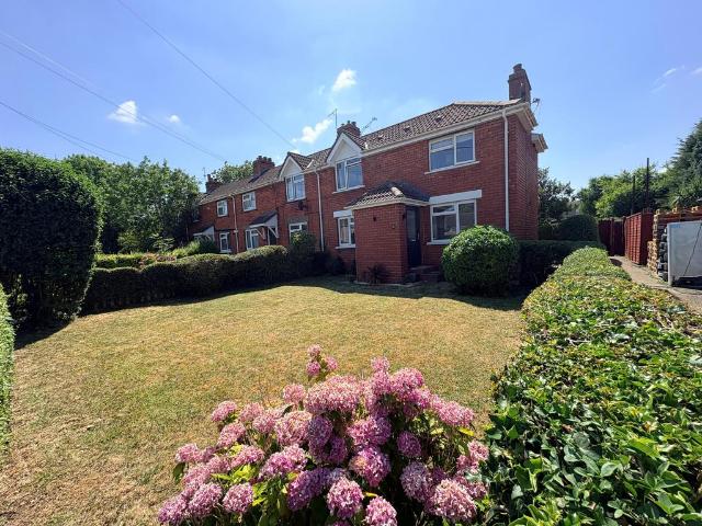 The Avenue, Bristol, BS34 2 bed house to rent £1,400 pcm £323 pw