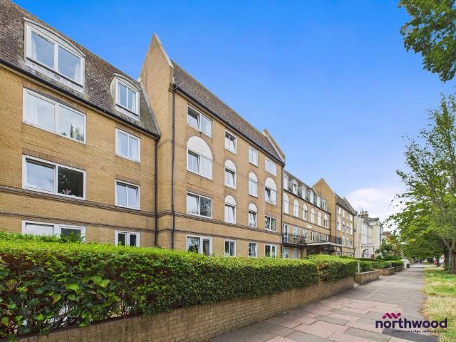 The Avenue, Eastbourne, BN21 1 bed flat to rent £1,050 pcm £242 pw