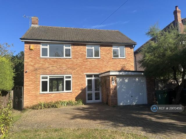 The Avenue, Esher, KT10 4 bed detached house to rent £3,800 pcm £877 pw
