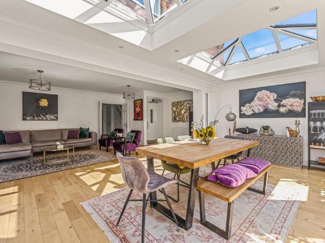 The Avenue, Hampton, TW12 5 bed semi detached house to rent £5,500 pcm £1,269 pw