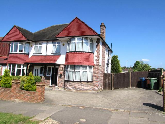 The Avenue, Harrow Weald, Middlesex HA3 3 bed semi detached house to rent £2,600 pcm £600 pw
