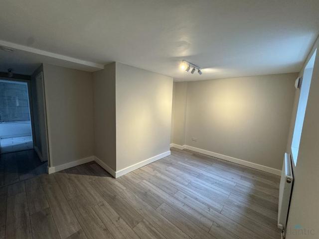 The Avenue, Highams Park E4, 1 bed flat to rent, £1,300 pcm | PrimeLocation