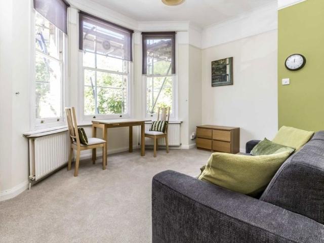 The Avenue, KT5, London