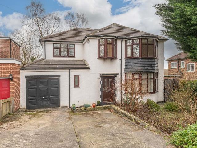 The Avenue, Leeds LS17 2 bed flat to rent £1,395 pcm £322 pw