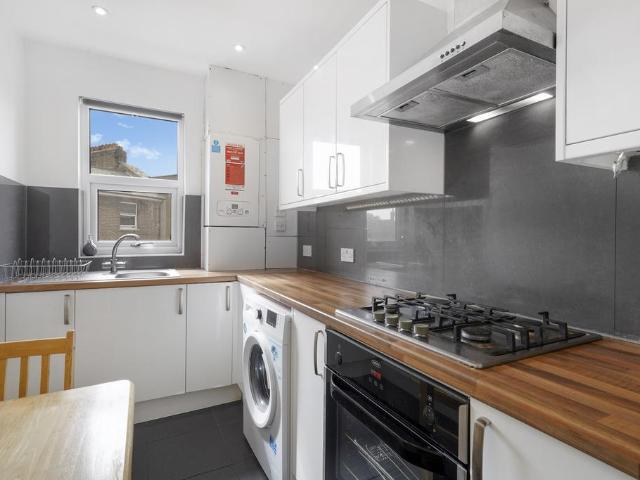 The Avenue, London W13 2 bed flat to rent £2,000 pcm £462 pw