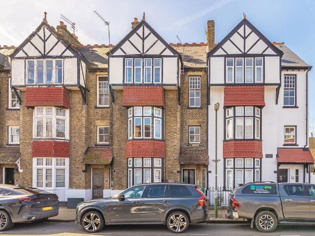 The Avenue, Lower Sunbury TW16, 1 bed flat to rent, £1,250 pcm | PrimeLocation