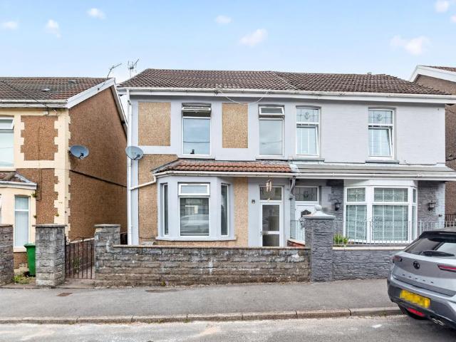 The Avenue, Tonyrefail, Porth, CF39 3 bed semi detached house to rent £870 pcm £201 pw
