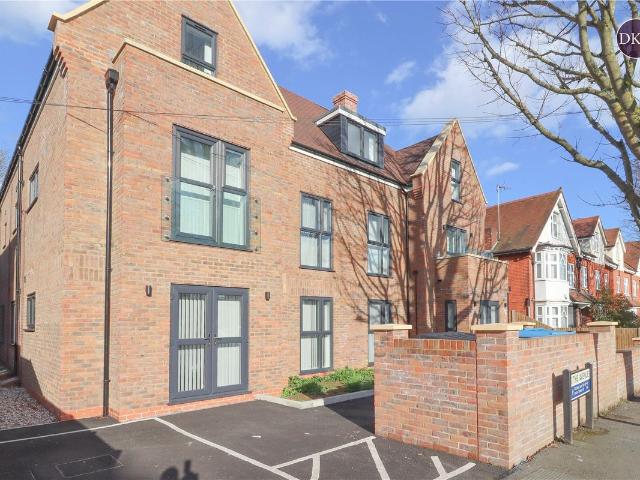 The Avenue, Watford, Hertfordshire WD17, 2 bed flat to rent, £1,850 pcm | PrimeLocation
