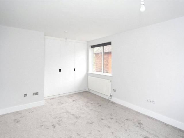 The Avenue WD17, Watford, 1 bed flat to rent, £1,300 pcm | PrimeLocation