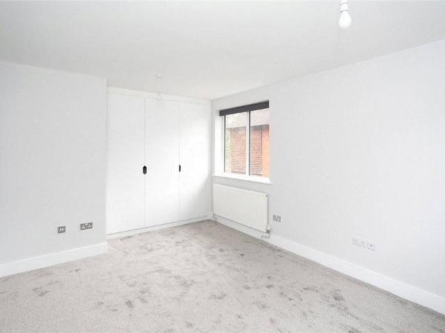 The Avenue, WD17, Watford, WD17 1 bed flat to rent £1,300 pcm £300 pw