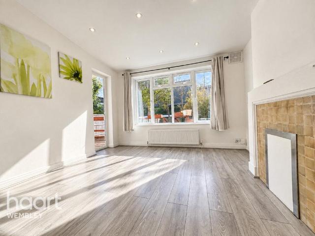 The Avenue, Wembley 3 bed apartment to rent £2,300 pcm £531 pw