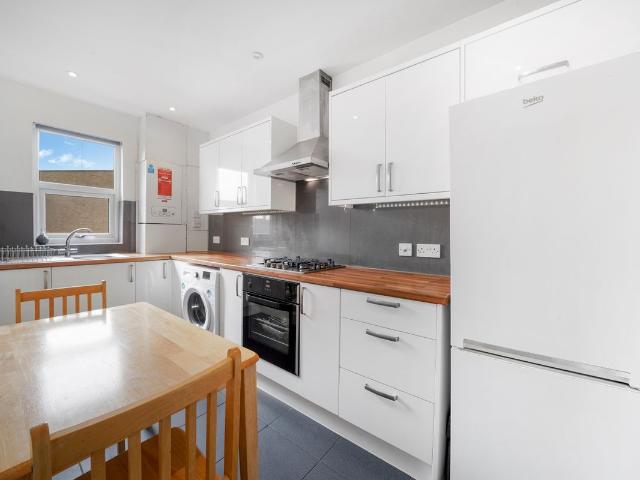 The Avenue, West Ealing W13, 2 bed flat to rent, £2,000 pcm | PrimeLocation