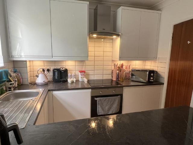 The Avenue, Worcester Park KT4 1 bed flat to rent £1,550 pcm £358 pw