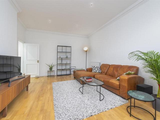 The Avenue 2 bed apartment to rent £3,100 pcm £715 pw