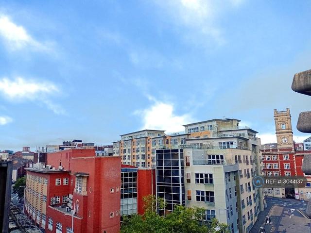 The Axis, Nottingham, NG1 2 bed flat to rent £1,500 pcm £346 pw