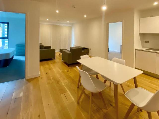 The Axium, 38 Windmill Street. 2 bed flat to rent £1,400 pcm £323 pw