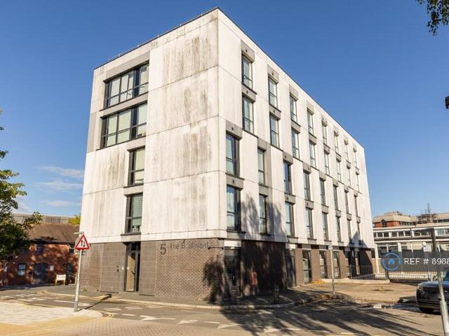 The Boulevard, Crawley, RH10 2 bed flat to rent £1,500 pcm £346 pw