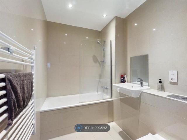 The Boulevard, Crawley RH10, 2 bed flat to rent, £1,495 pcm | PrimeLocation