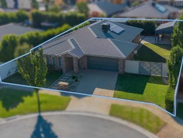 The Boulevard Estate A Beautiful Home with updated kitchen
