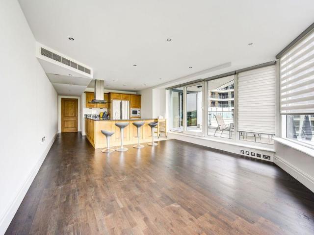 The Boulevard, Imperial Wharf. 3 bed flat to rent £4,250 pcm £981 pw
