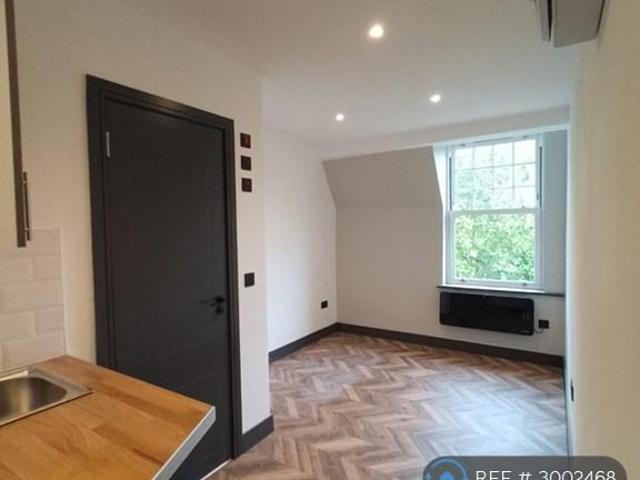 The Boulevard, London, SW17 Studio to rent £1,420 pcm £328 pw